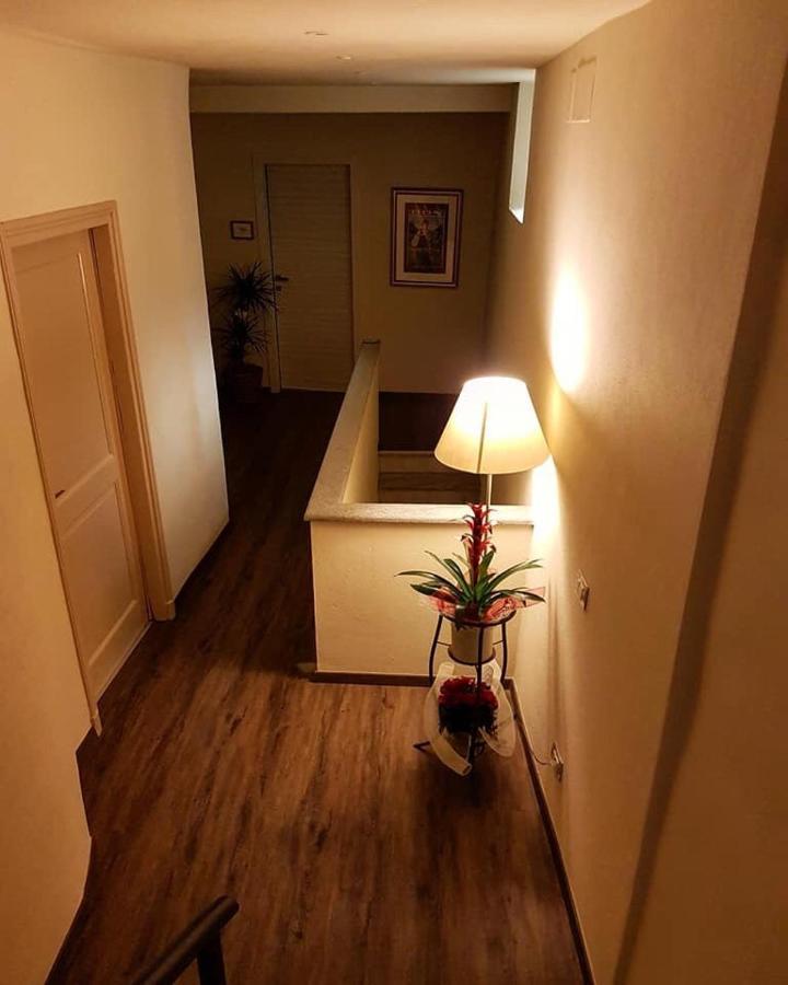 瓦拉洛 Delzanno酒店 外观 照片